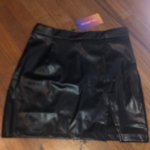 Faux leather mini skirt